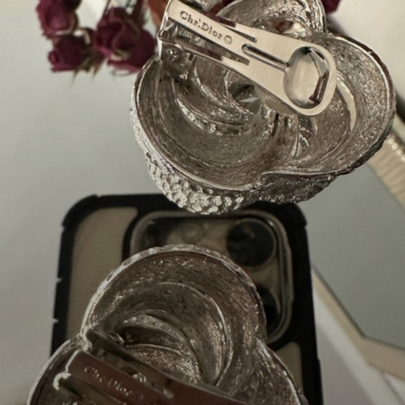 Christian Dior Vintage Silver Large Swirl Clip on Earrings - Picture 4 of 4